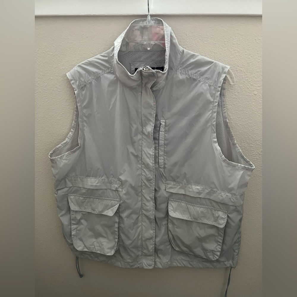 Fu Da Sports Gray Lightweight Women’s Zip Up Vest Size L